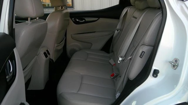 2022 Nissan Rogue - Image 17 of 21