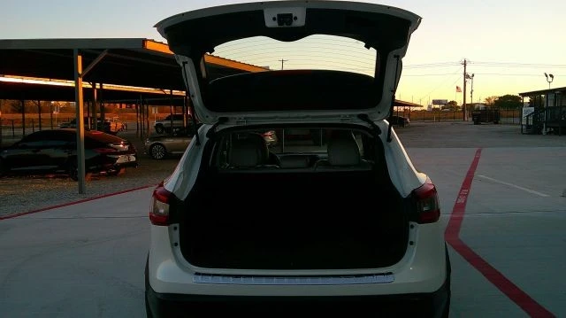 2022 Nissan Rogue - Image 14 of 21