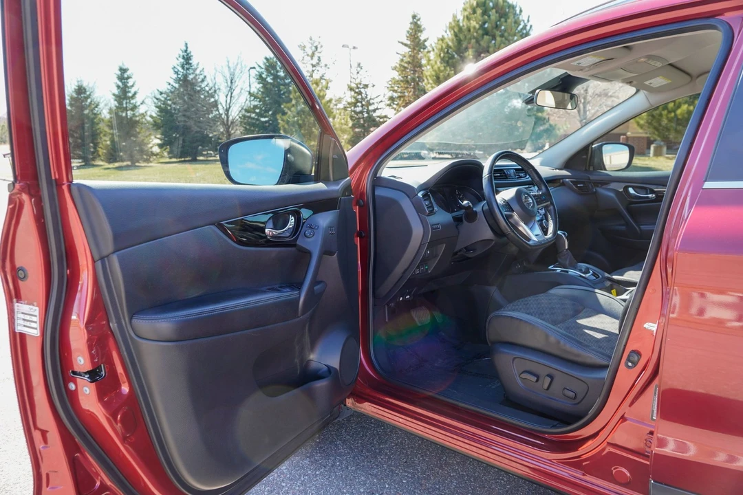 2022 Nissan Rogue - Image 10 of 31