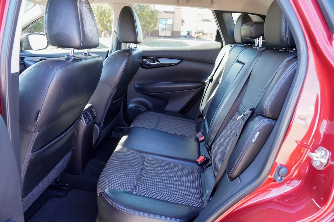 2022 Nissan Rogue - Image 16 of 31