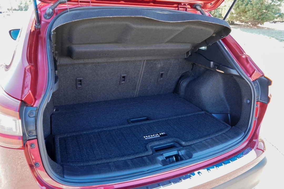 2022 Nissan Rogue - Image 17 of 31