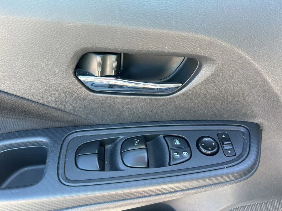 2022 Nissan Versa - Image 11 of 12