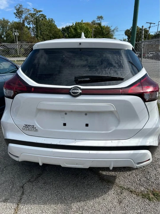 2022 Nissan Kicks - Image 4 of 8