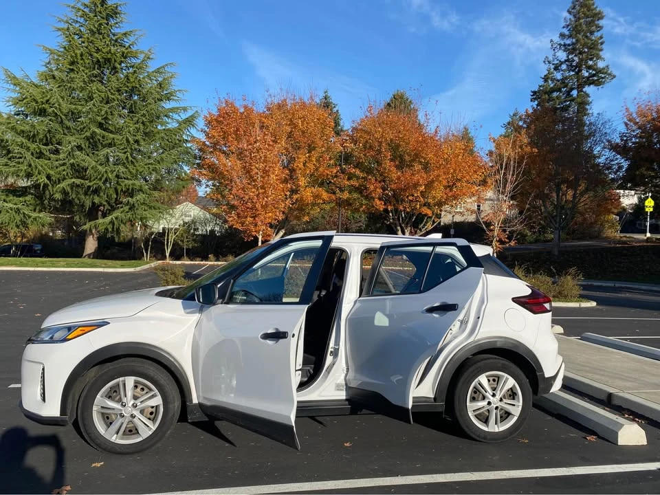 2022 Nissan Kicks - Image 2 of 11