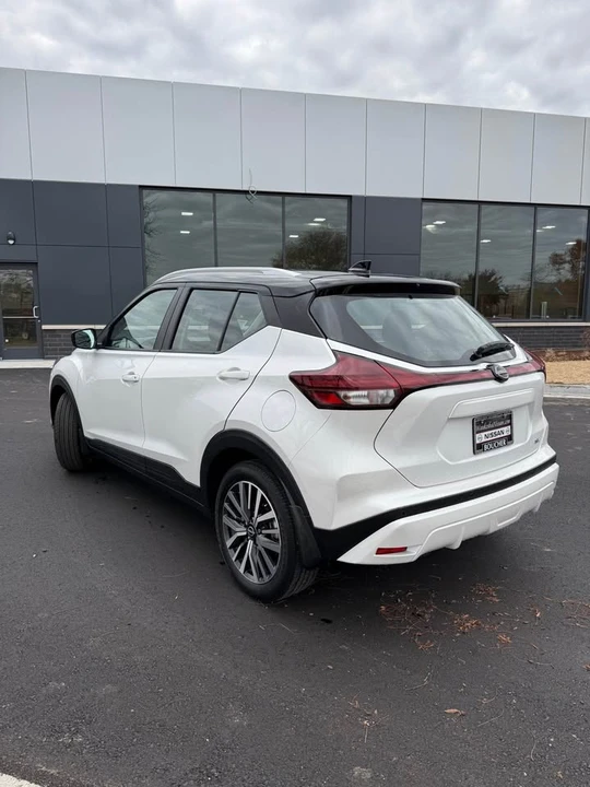 2022 Nissan Kicks - Image 4 of 10