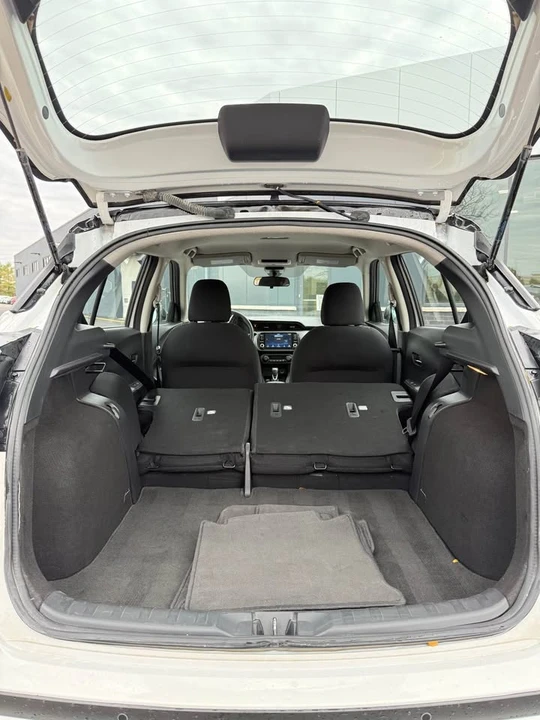 2022 Nissan Kicks - Image 8 of 10