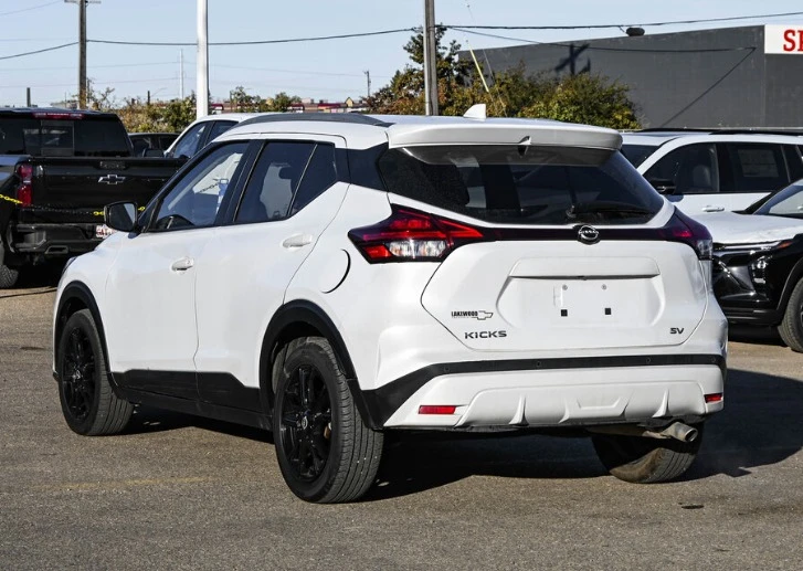 2022 Nissan Kicks - Image 4 of 9