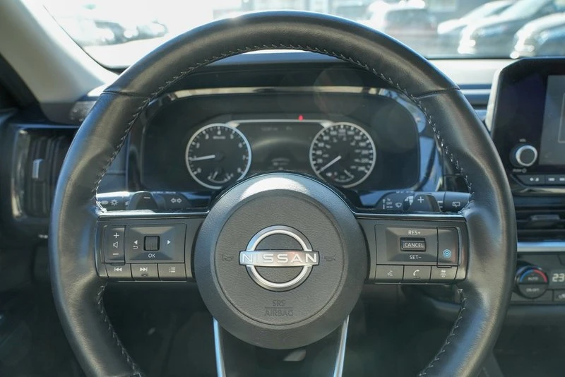 2022 Nissan Pathfinder 5th Gen - Image 9 of 16