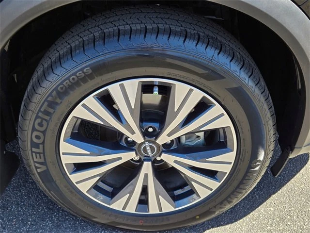 2022 Nissan Rogue - Image 8 of 9