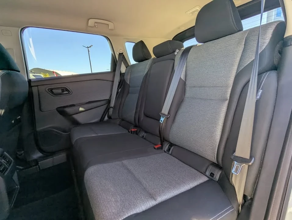 2022 Nissan Rogue - Image 15 of 20