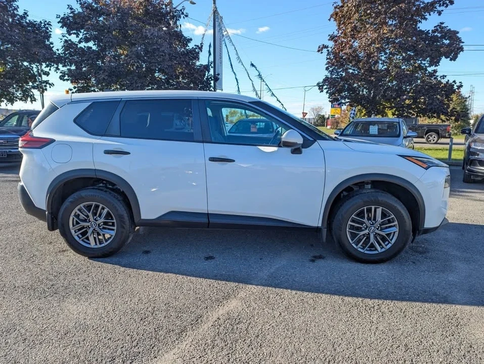 2022 Nissan Rogue - Image 16 of 20