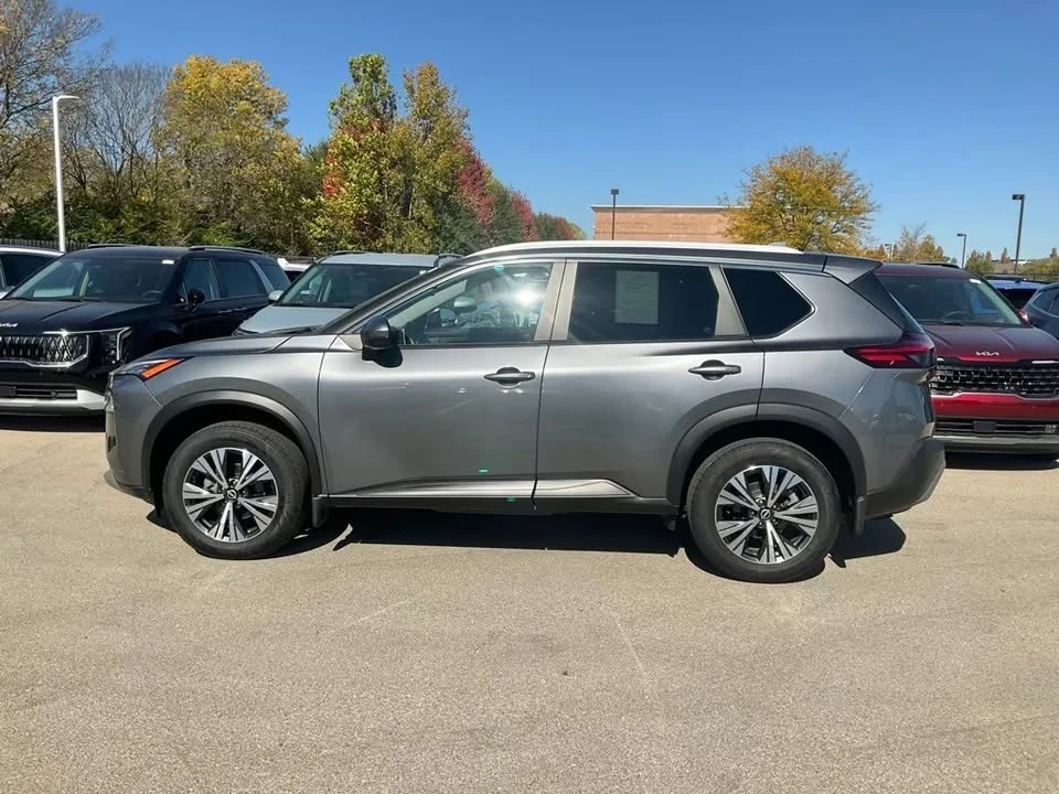 2022 Nissan Rogue - Image 3 of 9