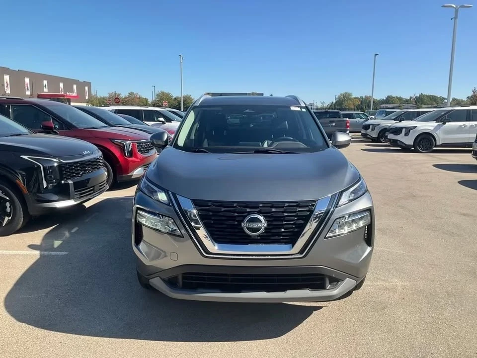 2022 Nissan Rogue - Image 2 of 9