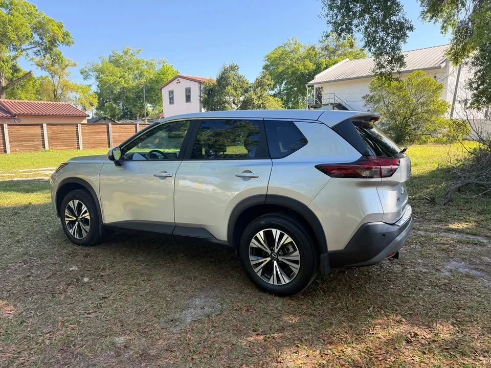 2022 Nissan Rogue - Image 5 of 14