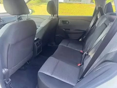 2022 Nissan Rogue - Image 8 of 10
