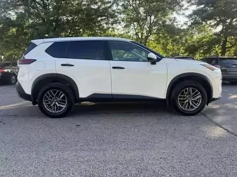 2022 Nissan Rogue - Image 3 of 10