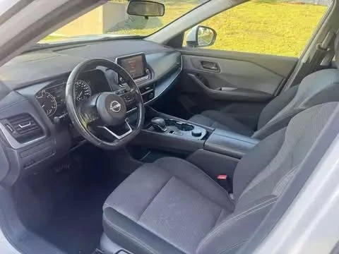 2022 Nissan Rogue - Image 9 of 10