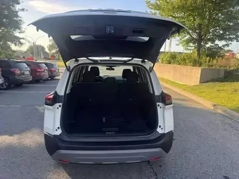 2022 Nissan Rogue - Image 7 of 10