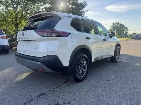 2022 Nissan Rogue - Image 4 of 10