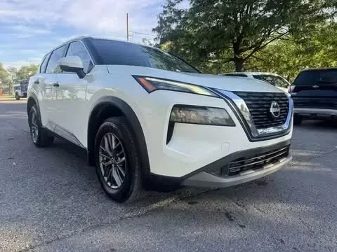 2022 Nissan Rogue - Image 2 of 10