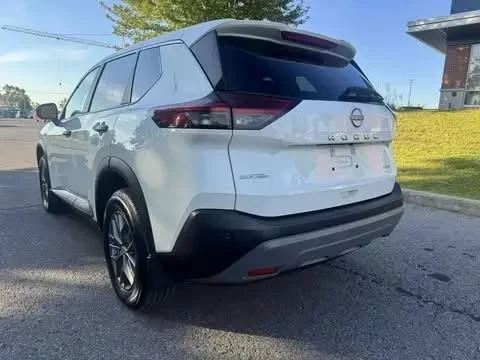 2022 Nissan Rogue - Image 5 of 10