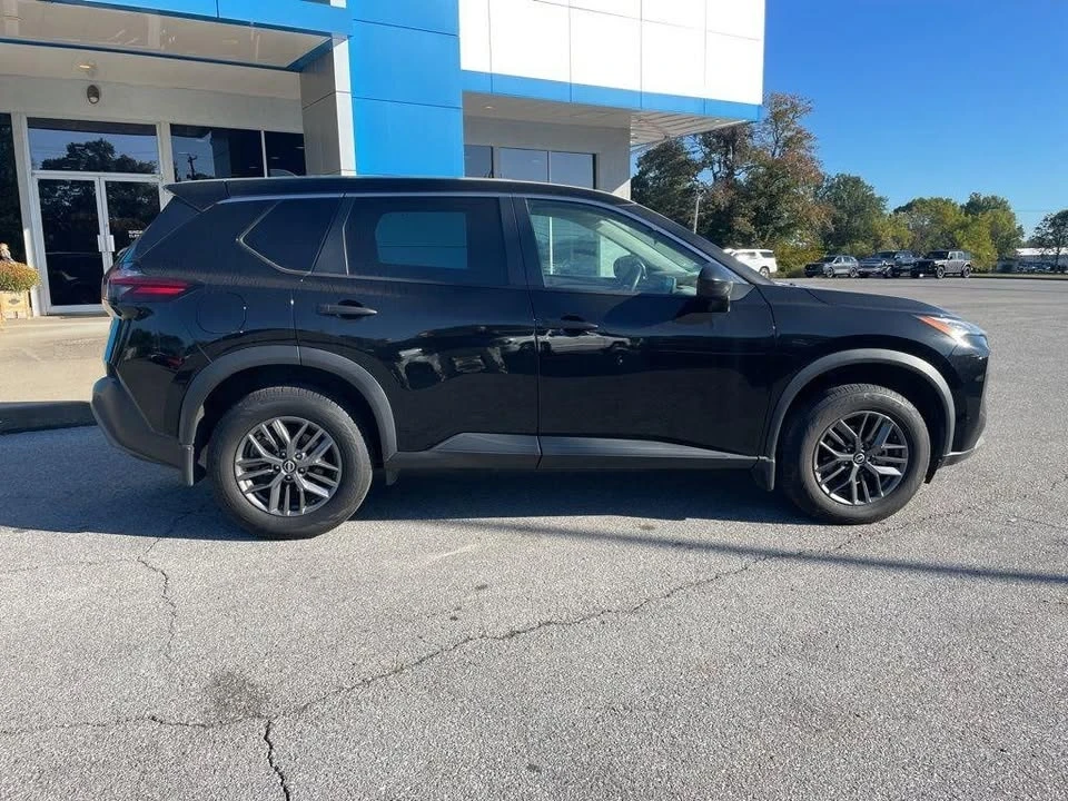 2022 Nissan Rogue - Image 9 of 10