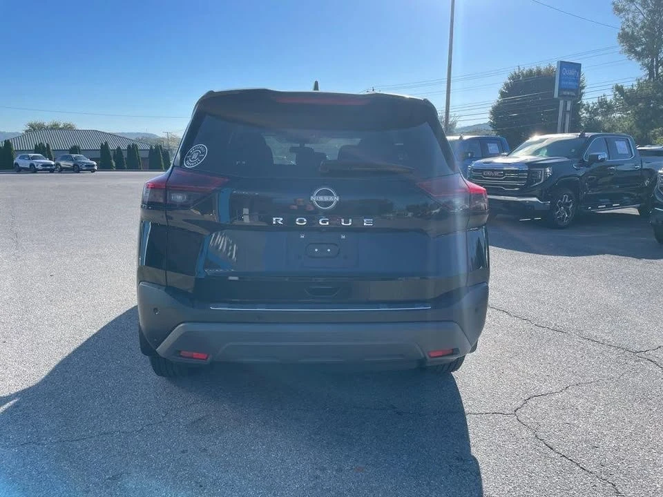 2022 Nissan Rogue - Image 7 of 10