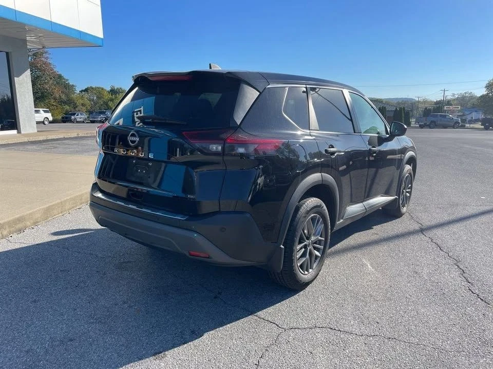 2022 Nissan Rogue - Image 8 of 10