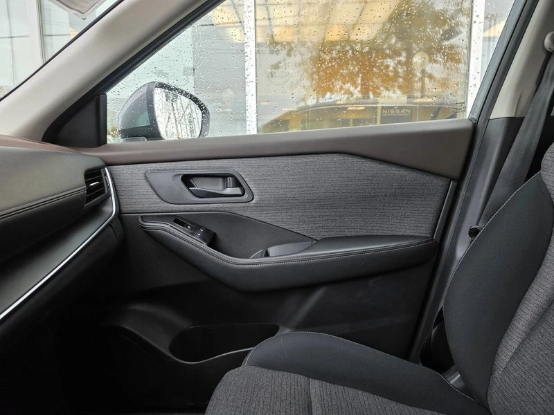 2022 Nissan Rogue - Image 13 of 17