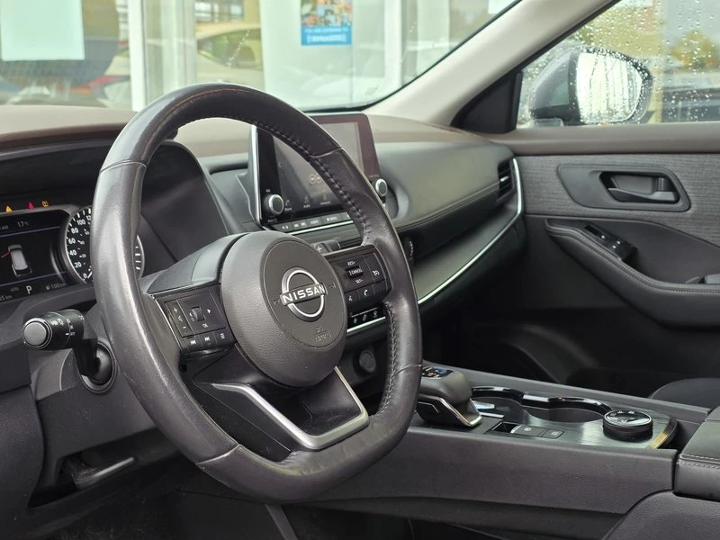 2022 Nissan Rogue - Image 10 of 17