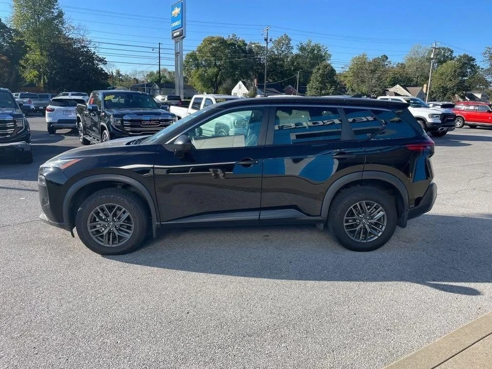 2022 Nissan Rogue - Image 5 of 10