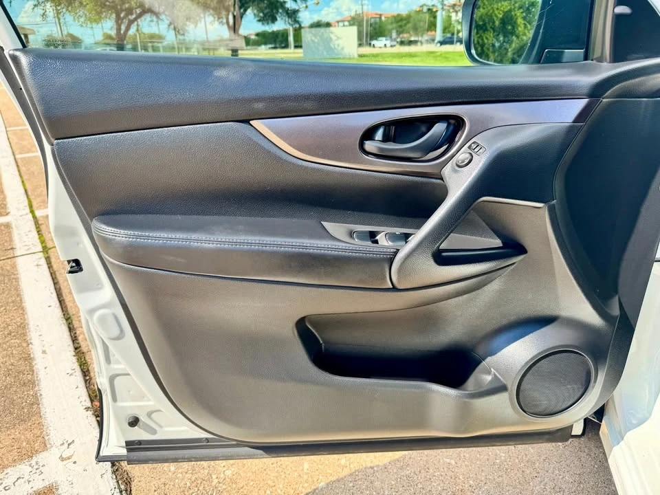 2022 Nissan Rogue - Image 13 of 20