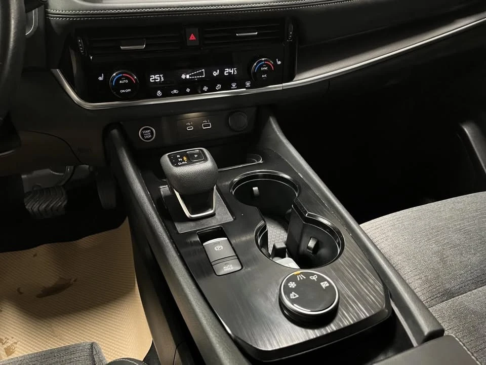 2022 Nissan Rogue - Image 14 of 19