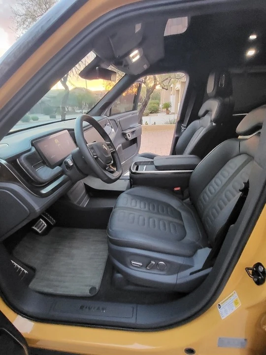 2022 Rivian R1T - Image 11 of 12