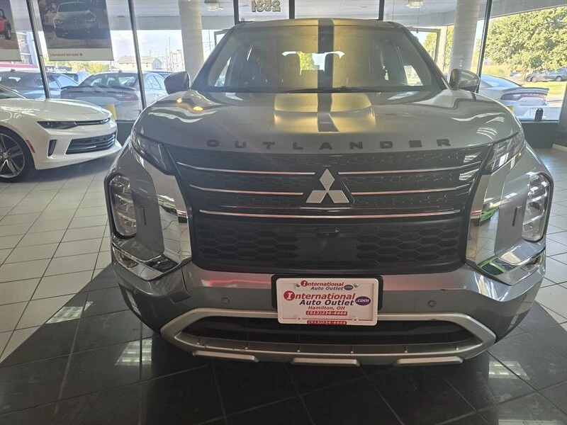 2022 Mitsubishi Outlander - Image 3 of 4