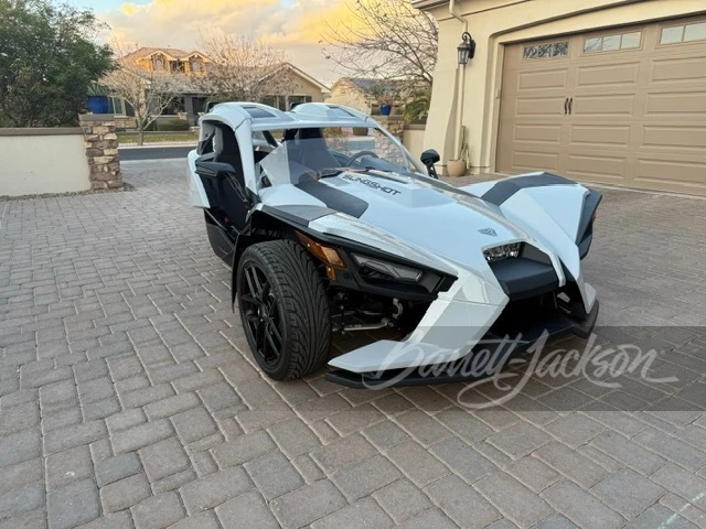 2022 Polaris Slingshot - Image 17 of 18