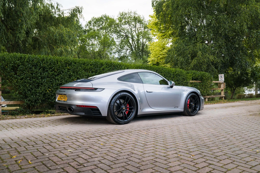2022 Porsche 992 Carrera - Image 15 of 31