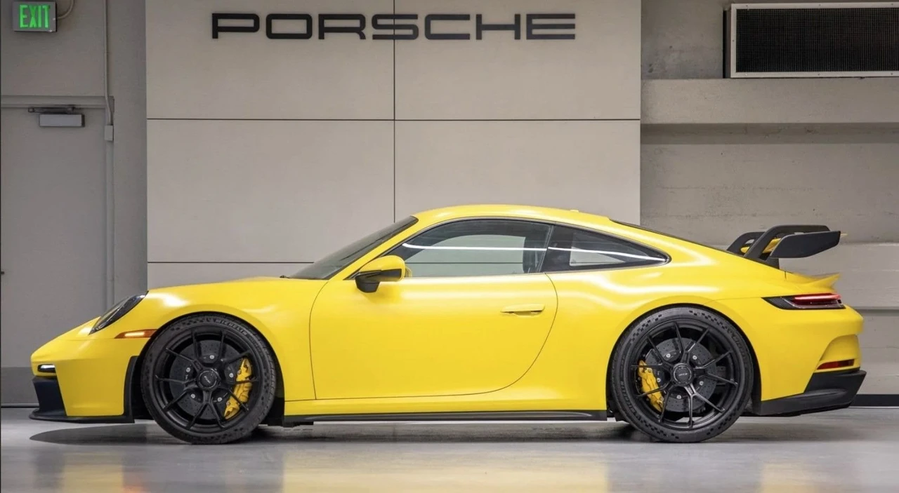 2022 Porsche 992 GT3 - Image 4 of 9