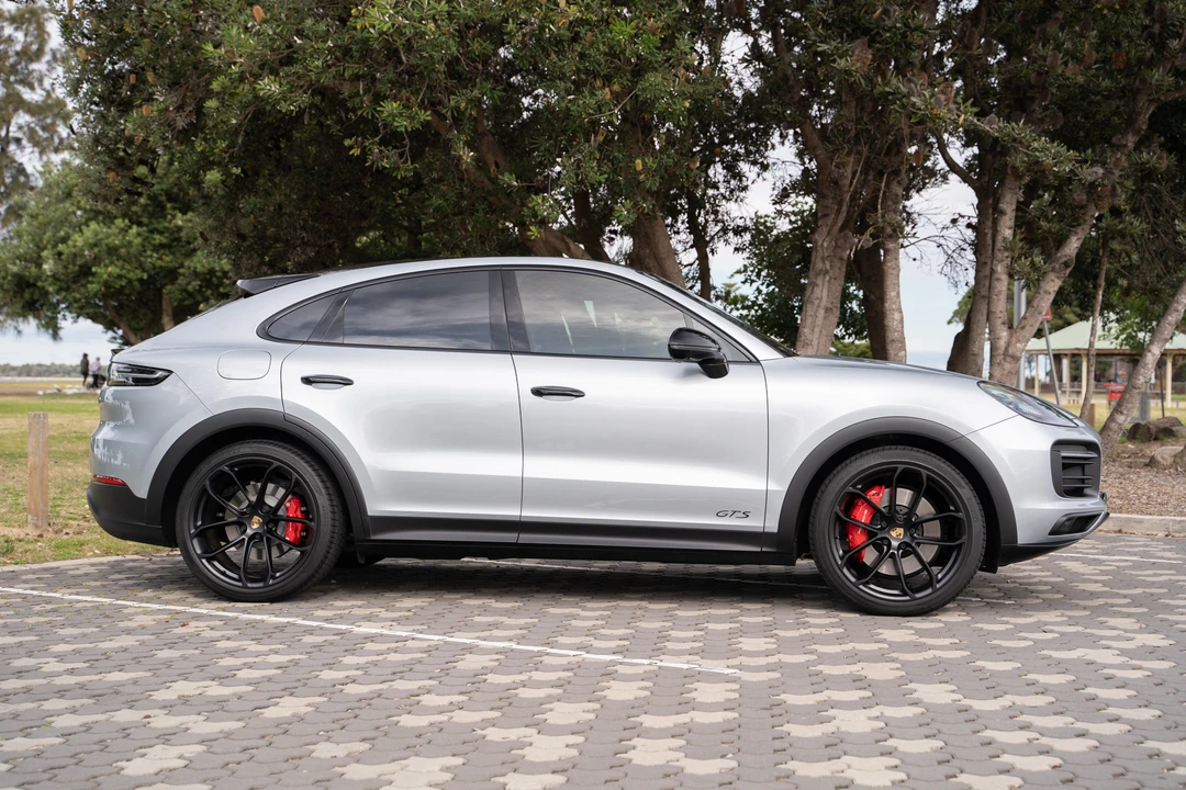 2022 Porsche 9Y0/9Y3 Cayenne GTS - Image 5 of 31