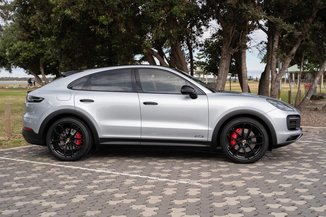 2022 Porsche 9Y0/9Y3 Cayenne GTS - Image 13 of 31