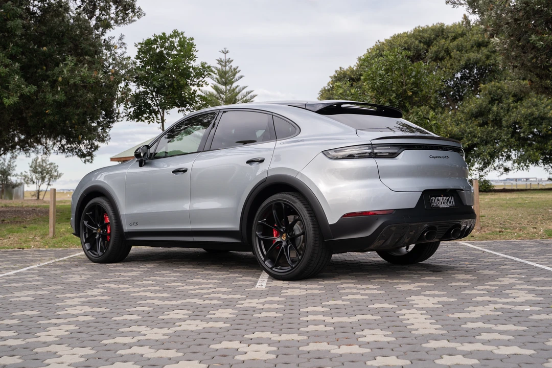 2022 Porsche 9Y0/9Y3 Cayenne GTS - Image 18 of 31