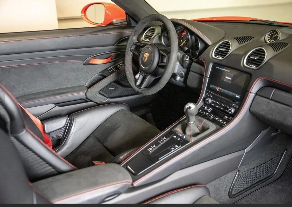 2022 Porsche 718 Cayman GT4 - Image 7 of 8