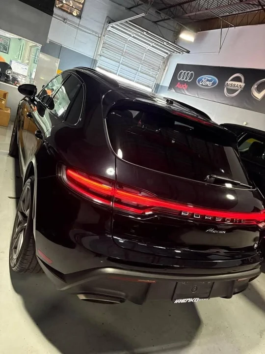 2022 Porsche Macan - Image 2 of 4