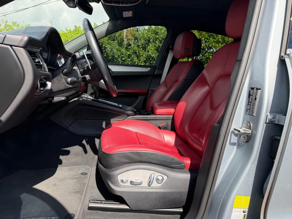2022 Porsche Macan - Image 15 of 18