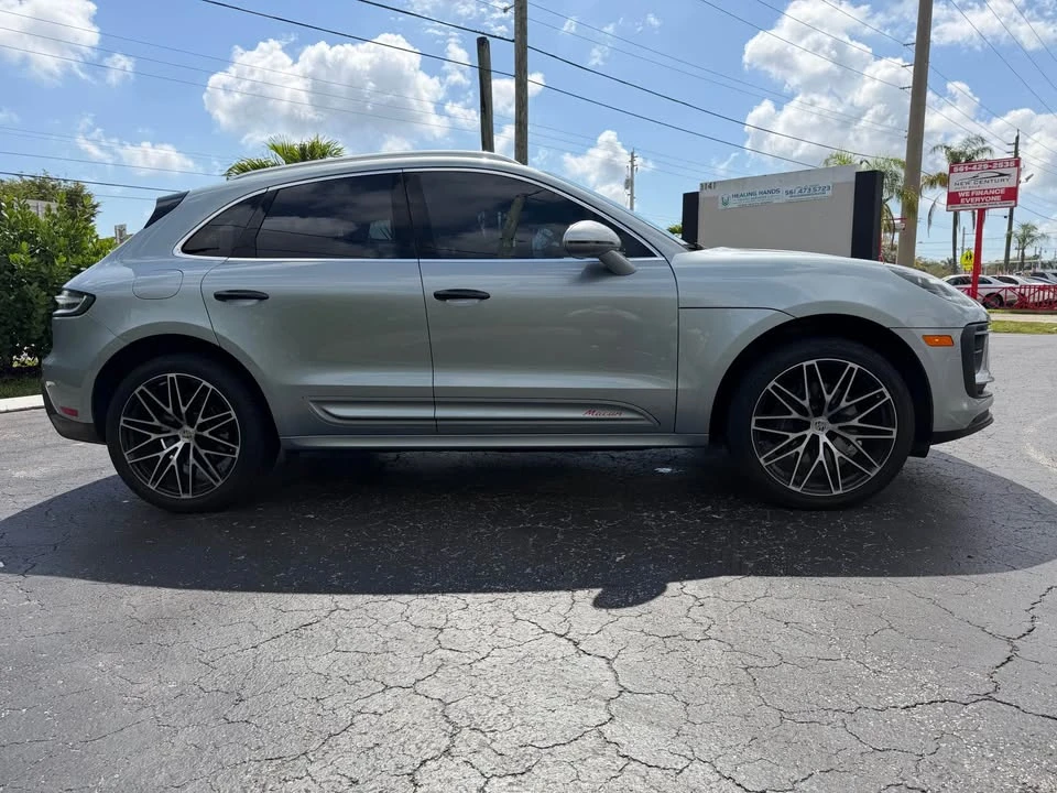 2022 Porsche Macan - Image 13 of 18