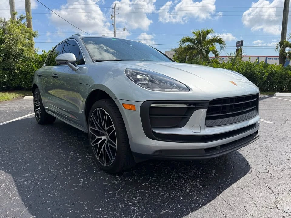 2022 Porsche Macan - Image 2 of 18