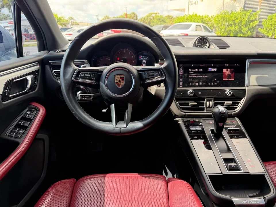 2022 Porsche Macan - Image 14 of 18