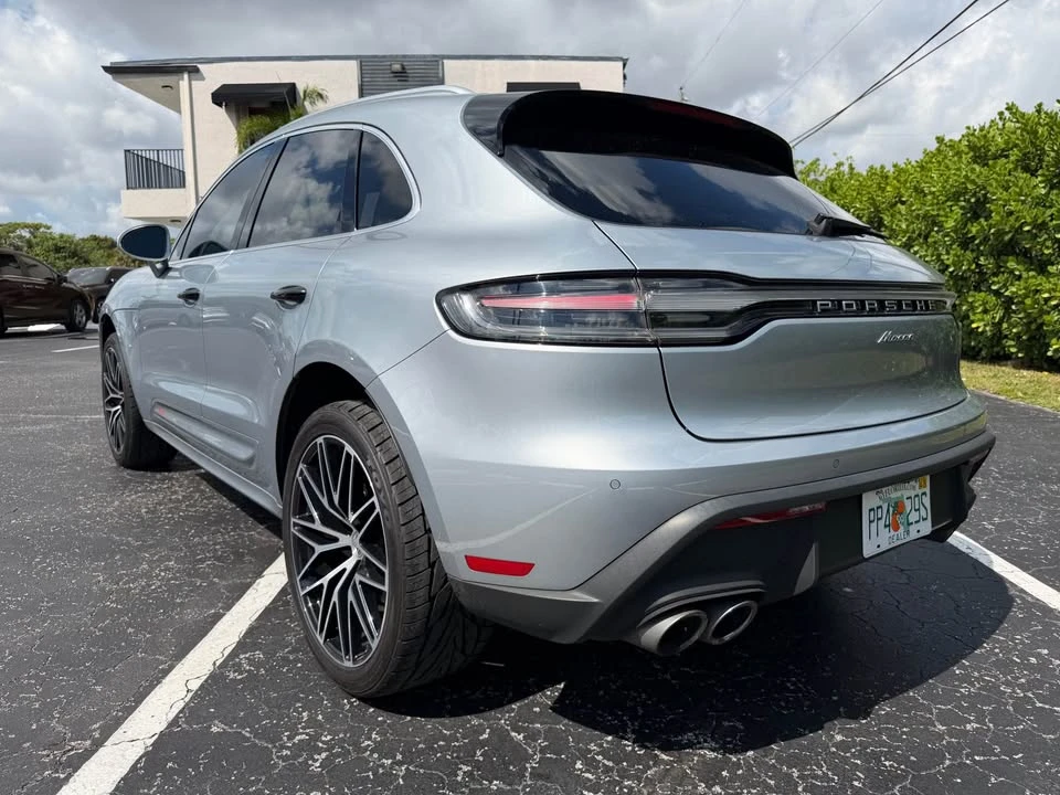 2022 Porsche Macan - Image 9 of 18