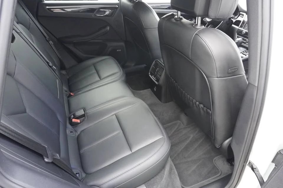 2022 Porsche Macan - Image 16 of 20