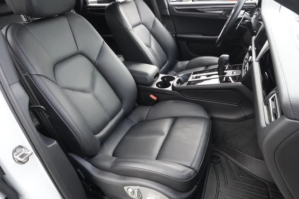2022 Porsche Macan - Image 15 of 20